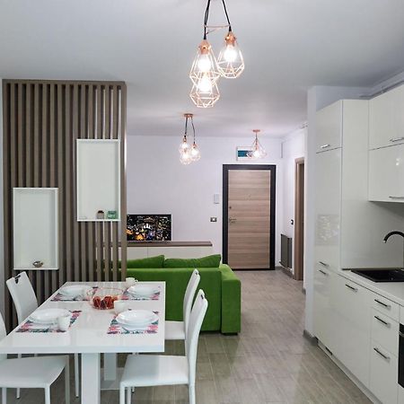 Vibe Apartment- Spa N Pools Beach Resort Navodari Exterior photo